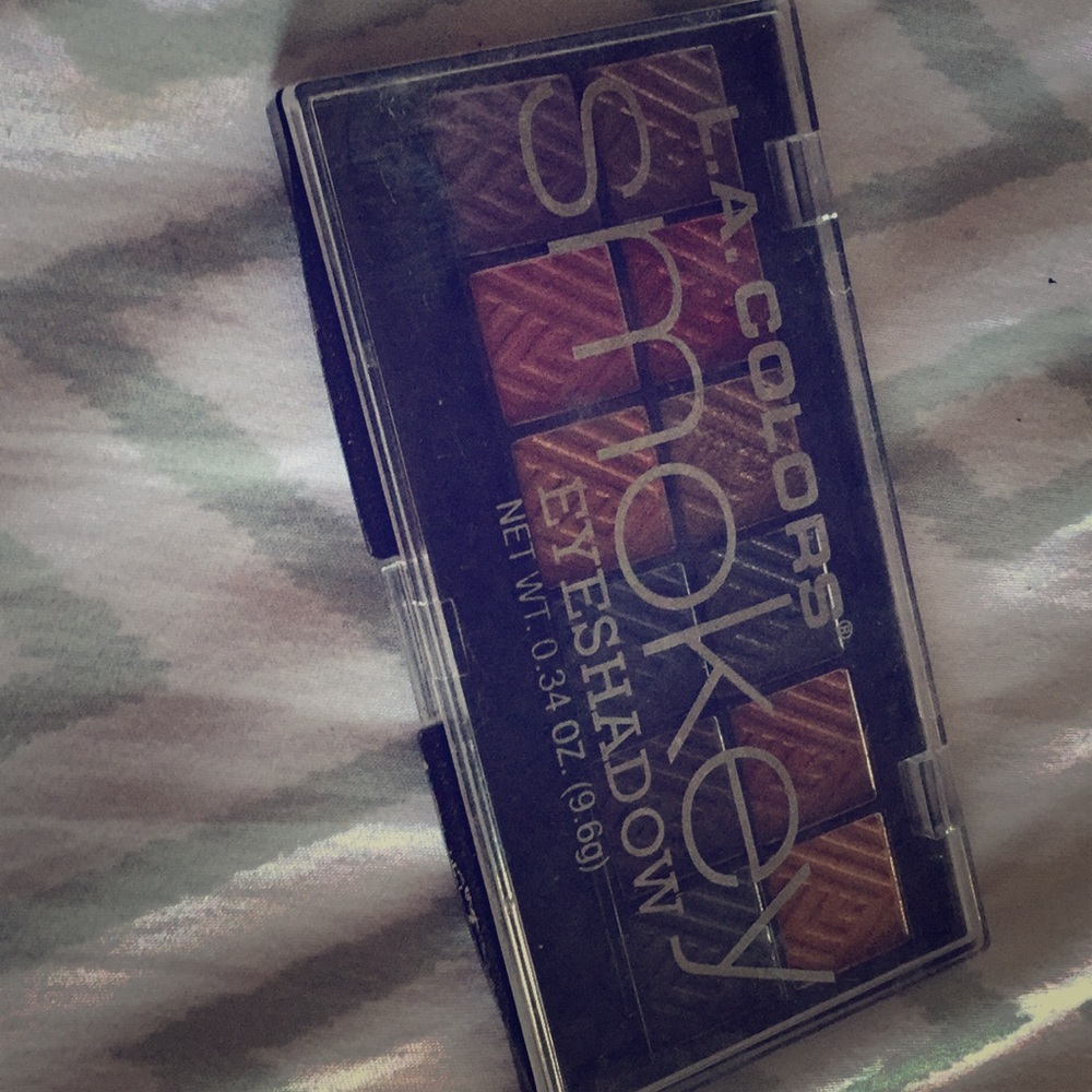Smoky eyeshadow pallete